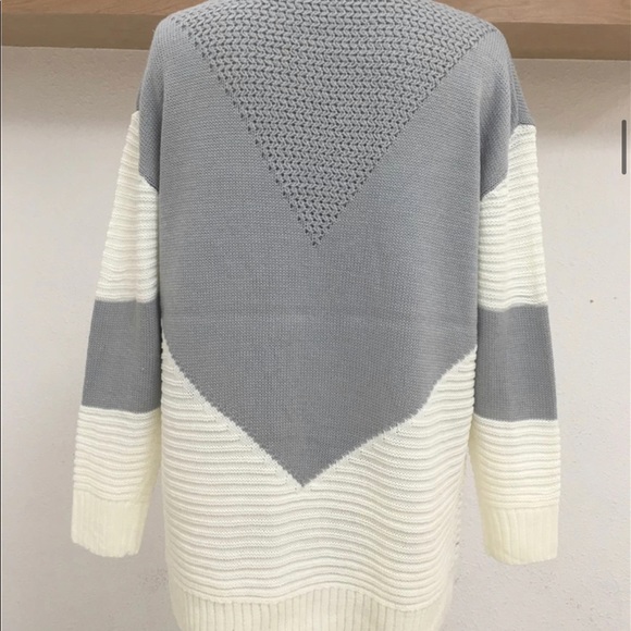 GRACEY’S // Color Block Oversized Pullover Sweater - Picture 5 of 7